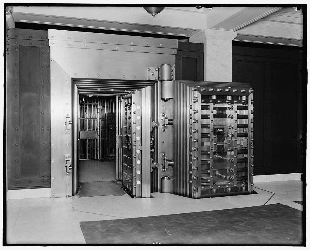 25-ton door, safe deposit vault, main office, Old Colony Trust Company, Boston, Mass.] | Library of Congress
